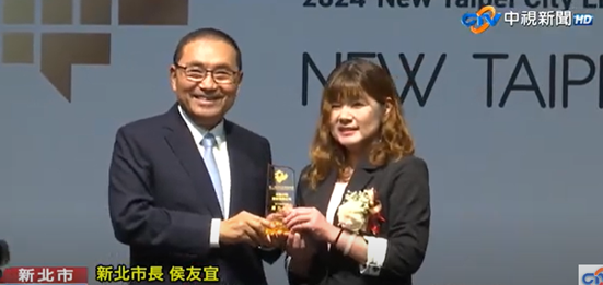 圖片1 立象科技代表與新北市長侯友宜合照